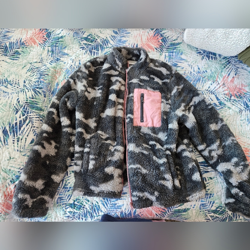 Womens Plush Fleece Jacket - Gray Camouflage with Pink Trim